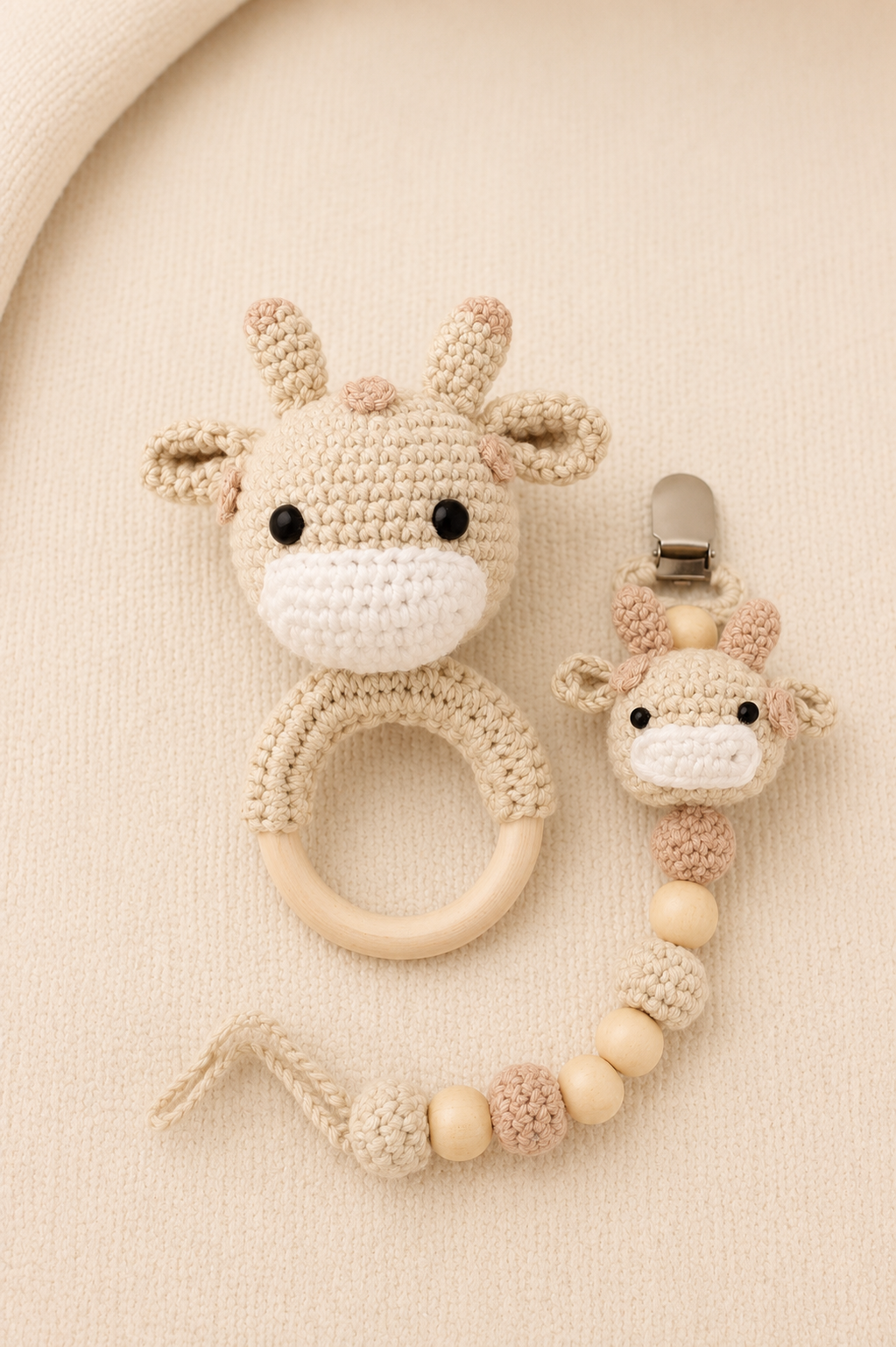 SET SONAJERO+PORTACHUPO TEJIDO CROCHET - JIRAFA