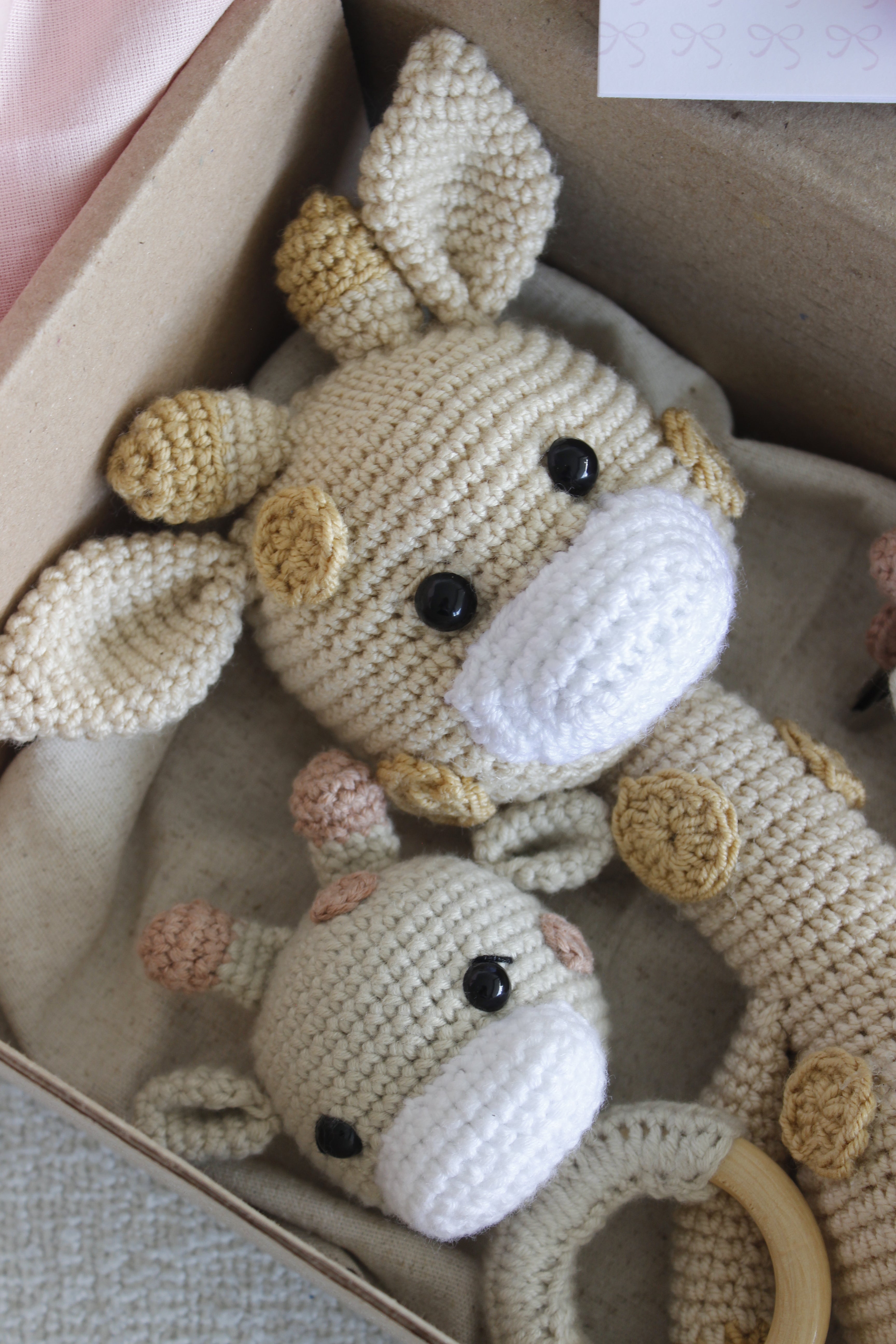 TRIO AMIGURUMI+SONAJERO+PORTACHUPO TEJIDO CROCHET - JIRAFA
