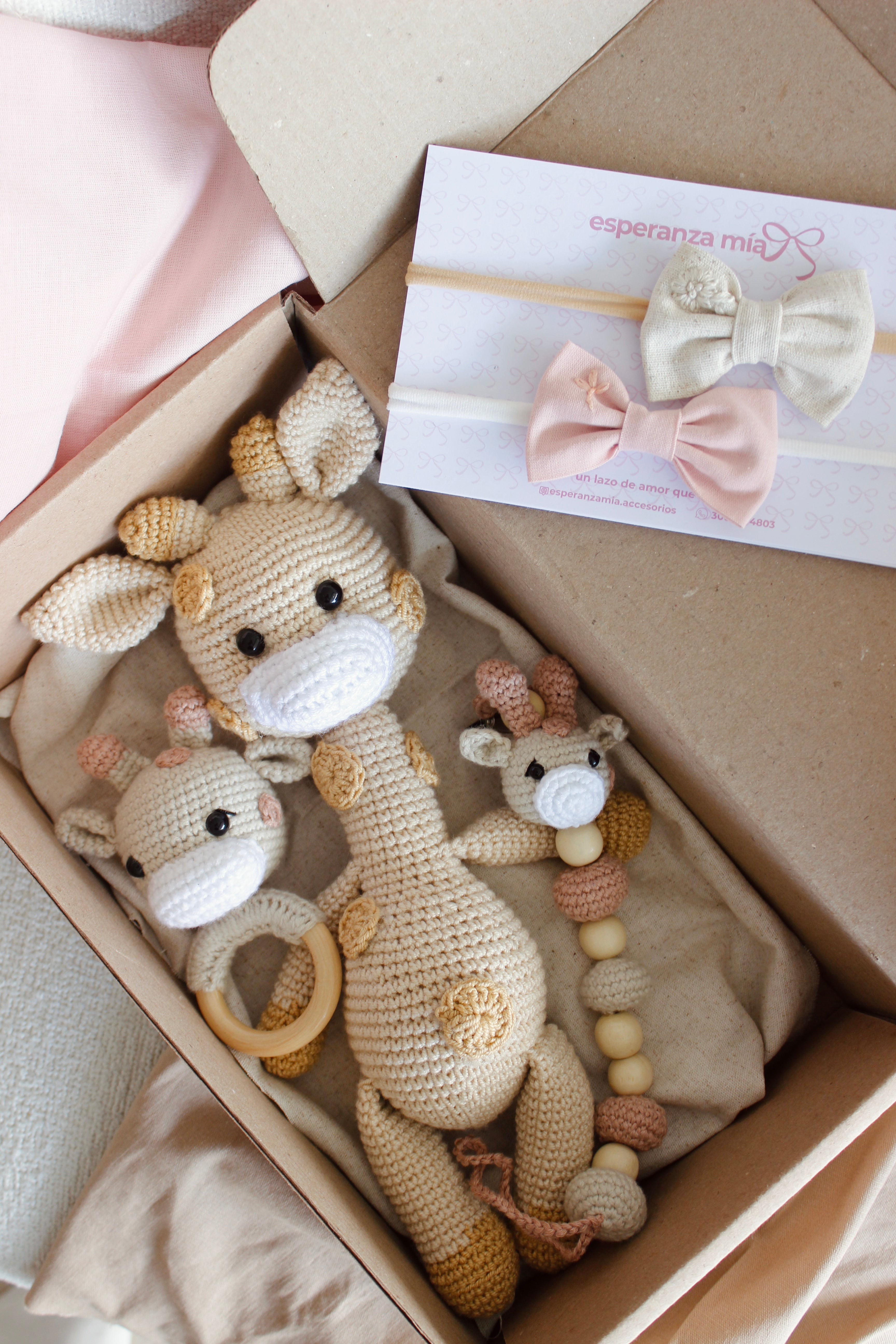 TRIO AMIGURUMI+SONAJERO+PORTACHUPO TEJIDO CROCHET - JIRAFA
