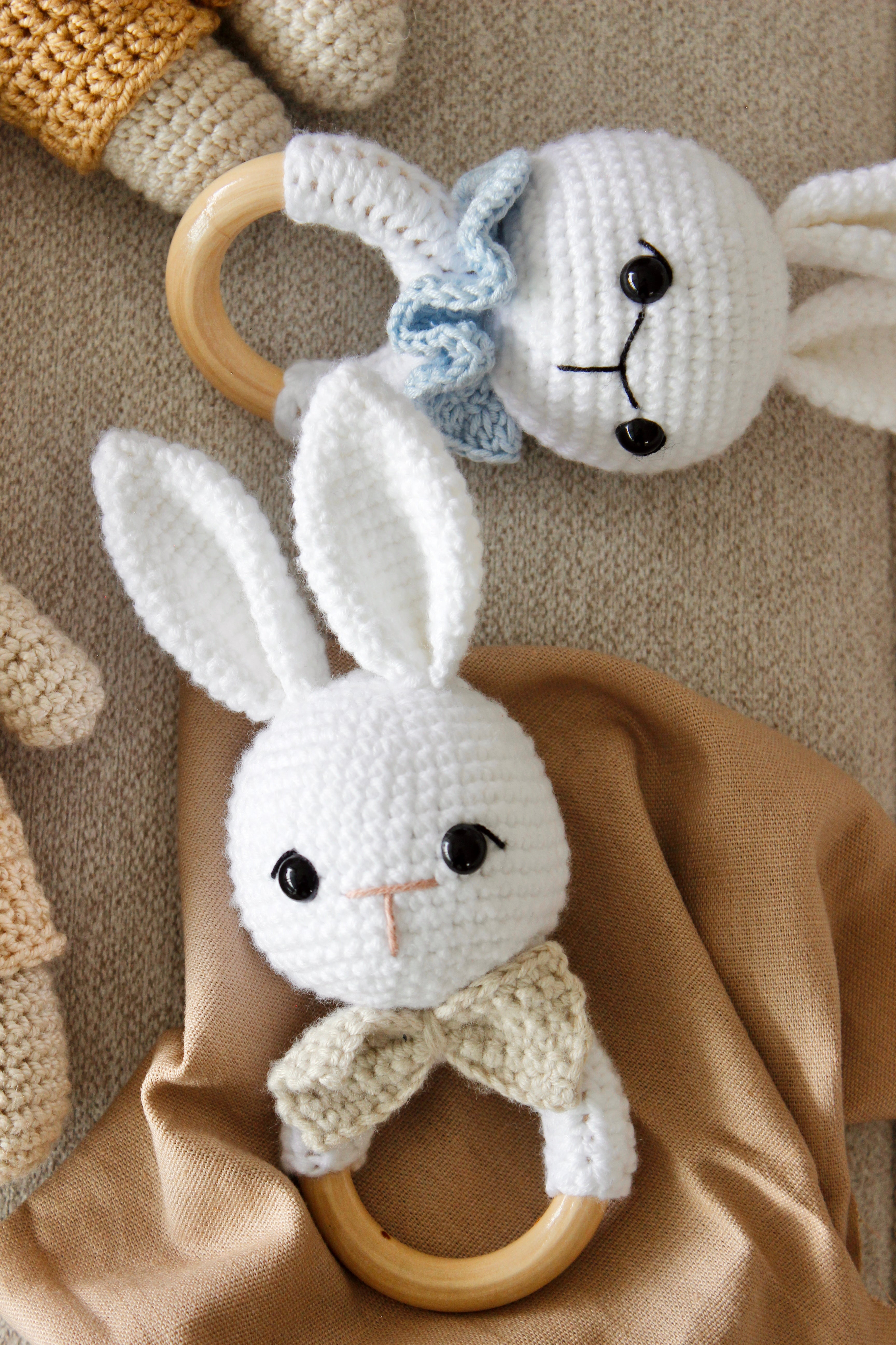 SONAJERO TEJIDO CROCHET - CONEJO